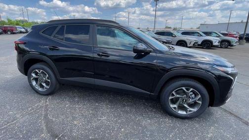 Mosaic Black Metallic 2026 Chevrolet Trax LT