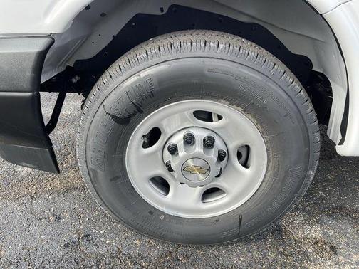 2025 Chevrolet Express 2500 RWD 2500 Regular Wheelbase WT