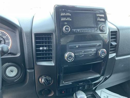 2014 Nissan Titan SV