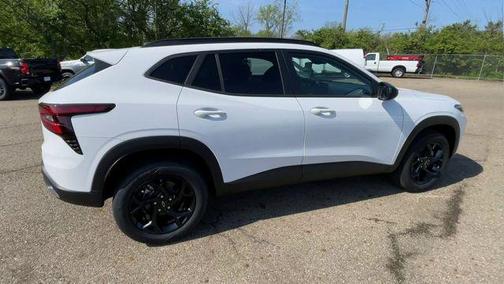Summit White 2026 Chevrolet Trax LT