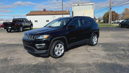 Diamond Black Crystal Pearlcoat 2018 Jeep Compass Latitude