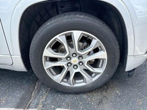 Silver Ice Metallic 2020 Chevrolet Traverse Premier
