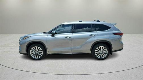 2025 Toyota Highlander Hybrid XLE
