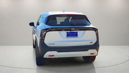 Aspen White Tricoat 2025 Nissan Kicks SR