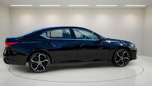 2025 Nissan Altima SR FWD