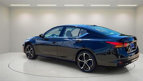 2025 Nissan Altima SR FWD