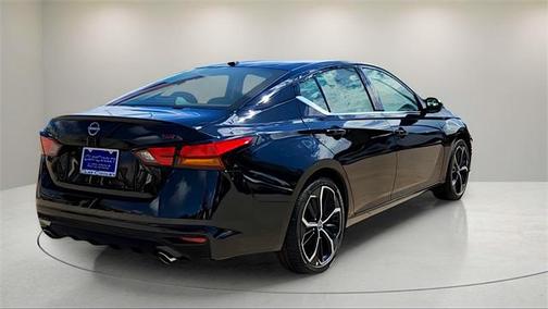 2025 Nissan Altima SR FWD