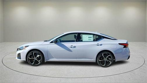 2025 Nissan Altima SR FWD