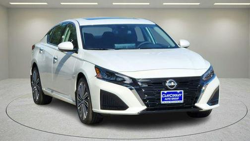 Pearl White Tricoat 2025 Nissan Altima 2.5 SL