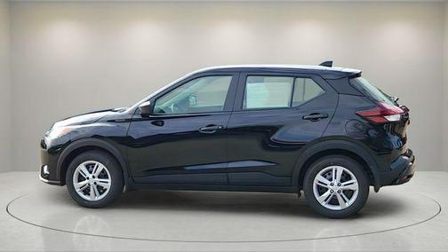 Super Black 2025 Nissan Kicks S
