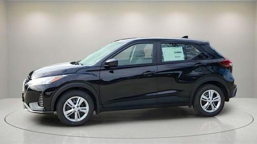 Super Black 2025 Nissan Kicks S