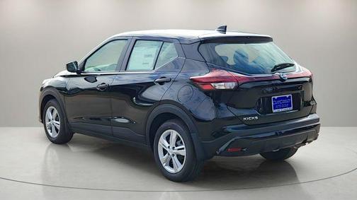 Super Black 2025 Nissan Kicks S
