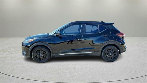 2022 Nissan Kicks SR