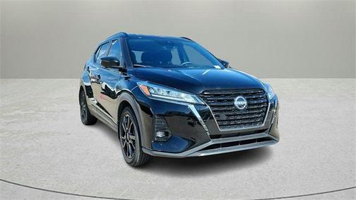 2022 Nissan Kicks SR