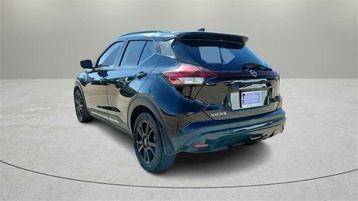 2022 Nissan Kicks SR