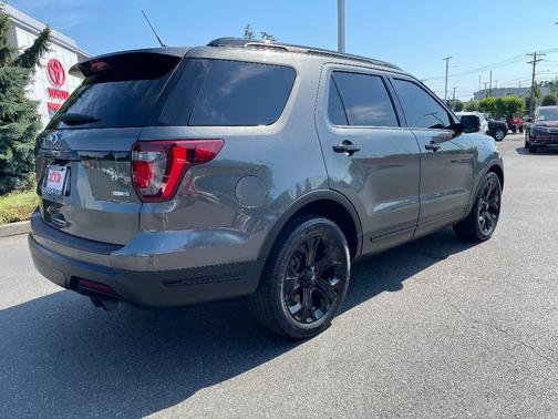 Photo 3 of 36 of 2019 Ford Explorer sport