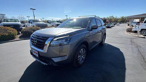 2022 Nissan Pathfinder SL 2WD