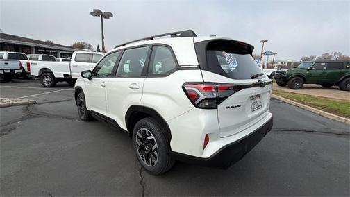 2025 Subaru Forester Base