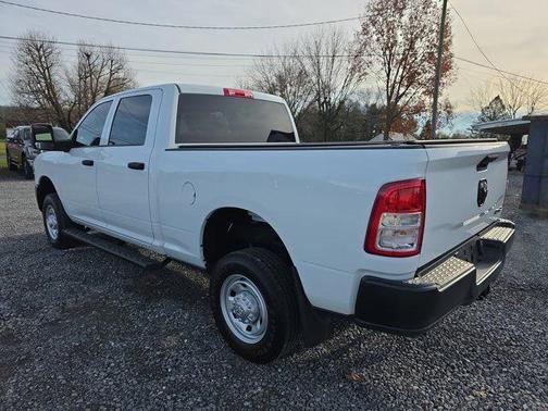 2024 RAM 2500 Tradesman Crew Cab 4x4 6'4' Box