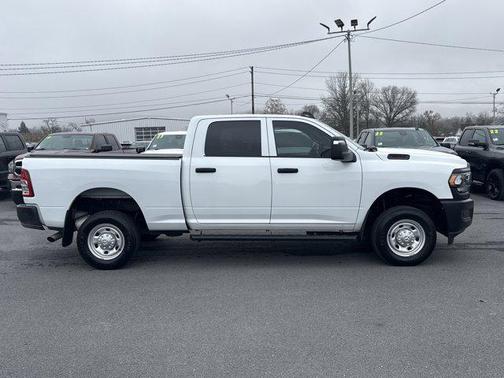 2024 RAM 2500 Tradesman Crew Cab 4x4 6'4' Box