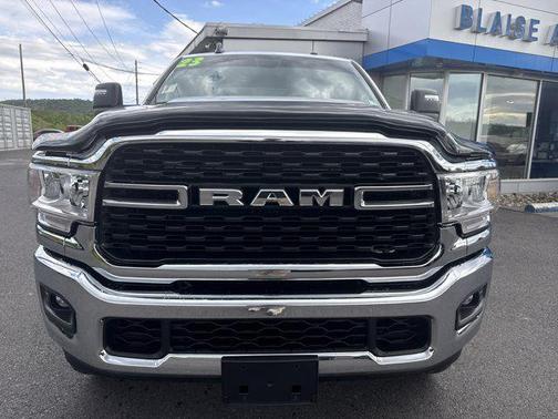 Bright White Clearcoat 2023 RAM 2500 Big Horn Crew Cab 4x4 6'4' Box