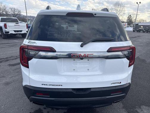 2022 GMC Acadia AWD AT4