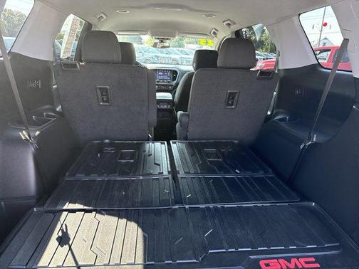 2023 GMC Acadia AWD AT4