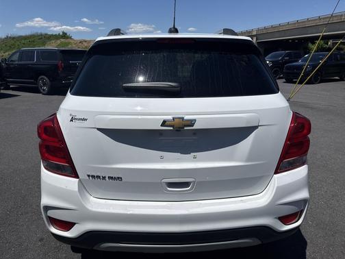 Summit White 2022 Chevrolet Trax LT