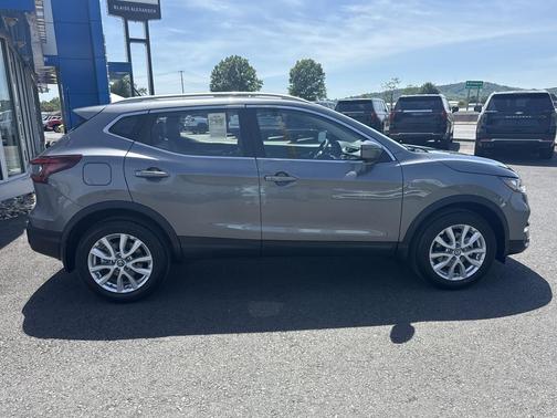 Gun Metallic 2022 Nissan Rogue Sport SV