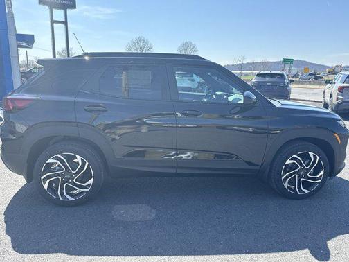 Mosaic Black Metallic 2026 Chevrolet Trailblazer RS