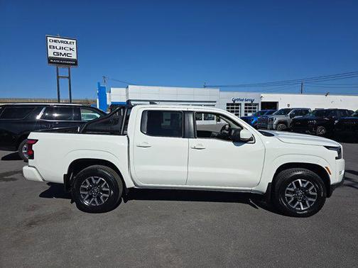 2023 Nissan Frontier SV