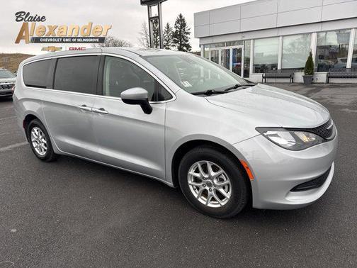 2023 Chrysler Voyager LX