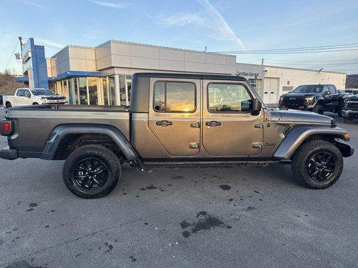 2022 Jeep Gladiator Sport S