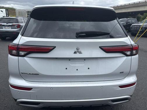 White Diamond 2022 Mitsubishi Outlander SE 2.5 S-AWC