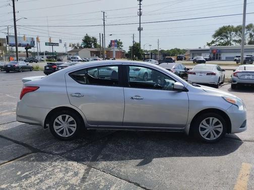 Brilliant Silver 2016 Nissan Versa 1.6 SV