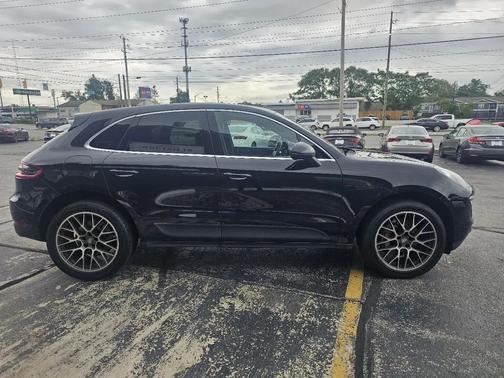 Jet Black Metallic 2016 Porsche Macan Macan S