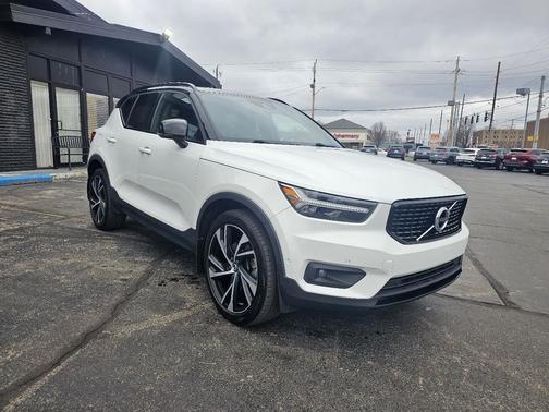 2019 Volvo XC40 T5 R-Design