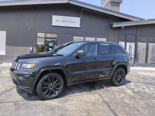 Diamond Black Crystal Pearlcoat 2018 Jeep Grand Cherokee Altitude