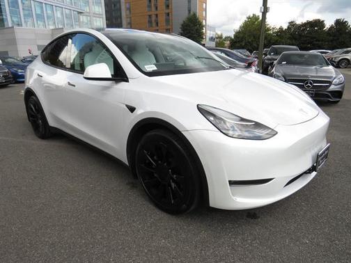 2022 Tesla Model Y Long Range Dual Motor All-Wheel Drive