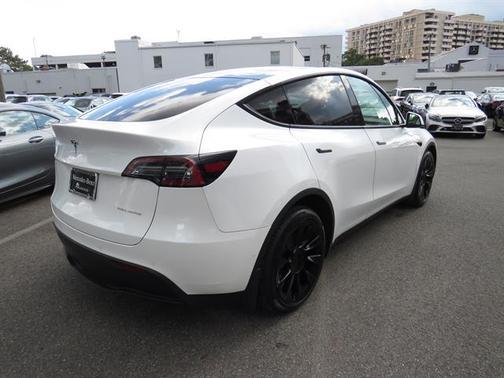 2022 Tesla Model Y Long Range Dual Motor All-Wheel Drive