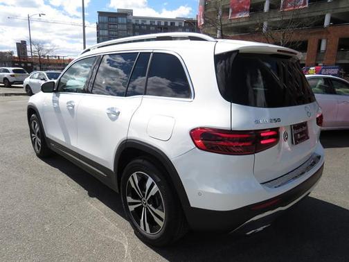 2025 Mercedes-Benz GLB 250 4MATIC