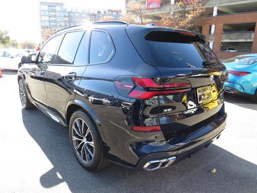 2025 BMW X5 M60i
