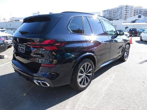 2025 BMW X5 M60i