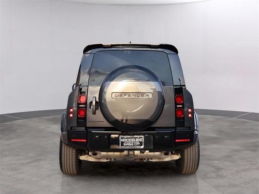 2024 Land Rover Defender 90 P400 X-Dynamic SE