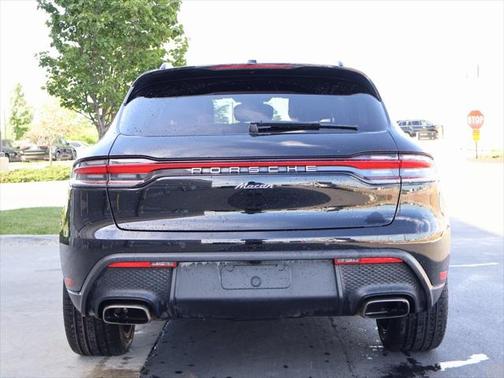 2023 Porsche Macan Base