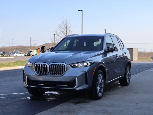 Skyscraper Grey Metallic 2025 BMW X5 PHEV xDrive50e