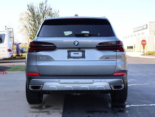 Skyscraper Grey Metallic 2025 BMW X5 PHEV xDrive50e