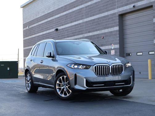 Skyscraper Grey Metallic 2025 BMW X5 PHEV xDrive50e