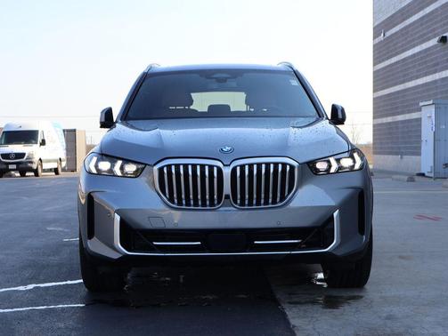 Skyscraper Grey Metallic 2025 BMW X5 PHEV xDrive50e