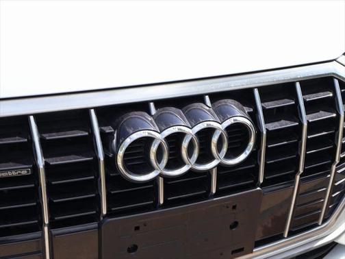 2019 Audi Q3 2.0T S line Premium Plus